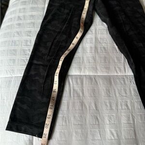 Lululemon align 3/4 crop perfect condition size 6